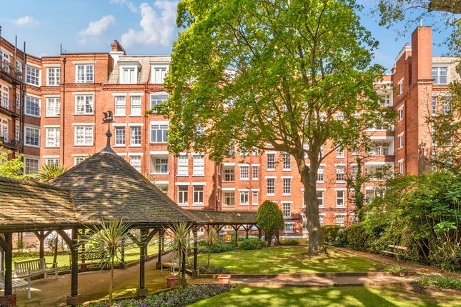 2 bed property, in Circus Road, £785,000
