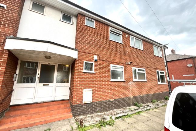 2 bed property, in Greenbank Street, £85,000