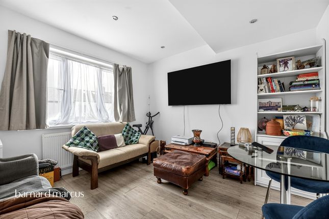 2 bed property, in Hailsham Road, £400,000