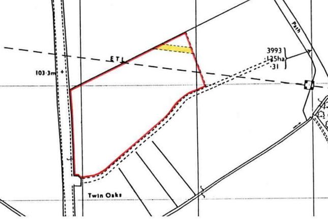 Studio, in Plot Of Land 1.8 Acres, £450,000