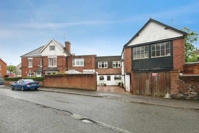 4 bed property, in Aston Road, £450,000