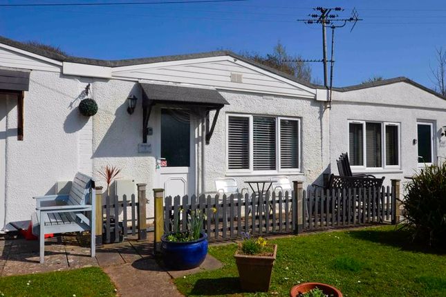 1 bed property, in Greenway Road, £155,000
