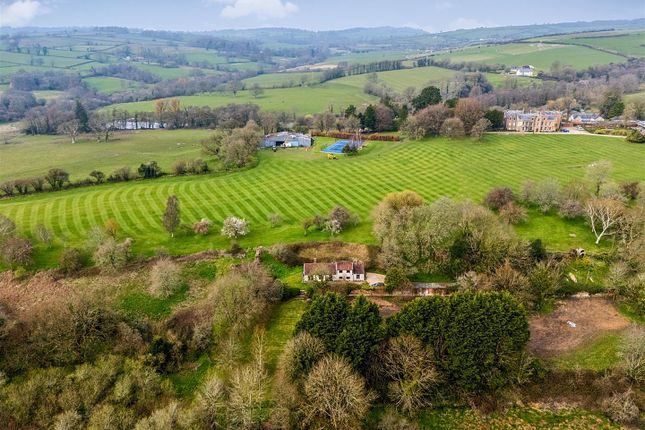 3 bed property, in Chalmington, £600,000