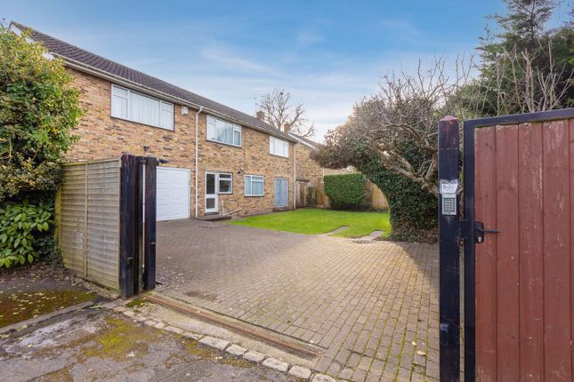 5 bed property, in The Points, £775,000