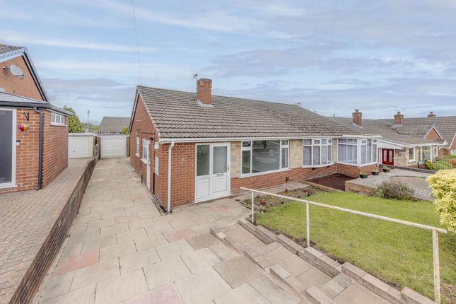 2 bed property, in Turnberry Drive, £215,000