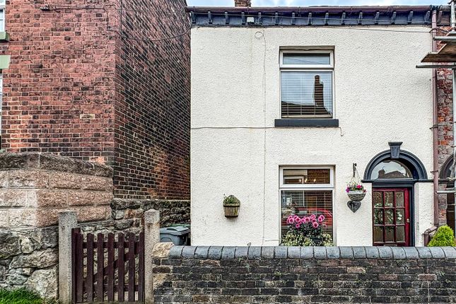 2 bed property, in South Street, £160,000