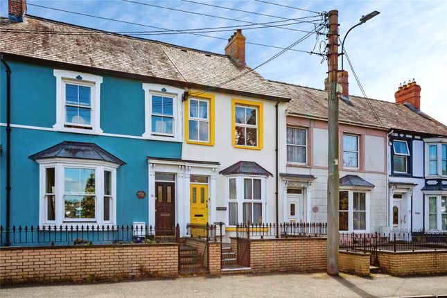 2 bed property, in North Road, £160,000