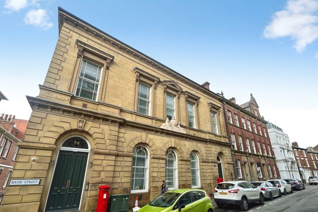 2 bed property, in Bank Street, £125,000
