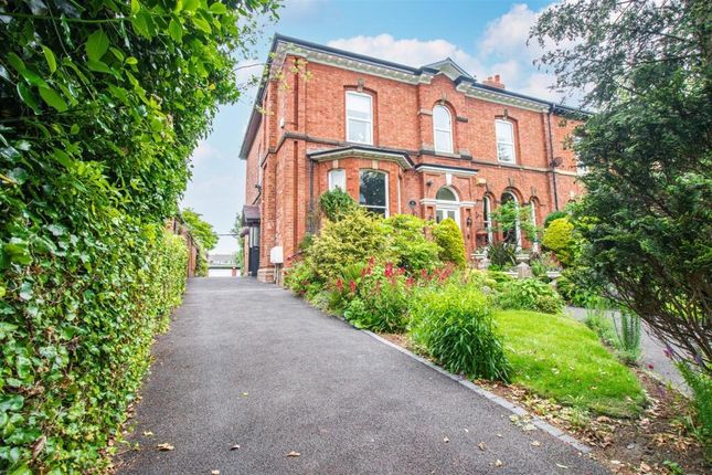 3 bed property, in Alexandra Road, £190,000