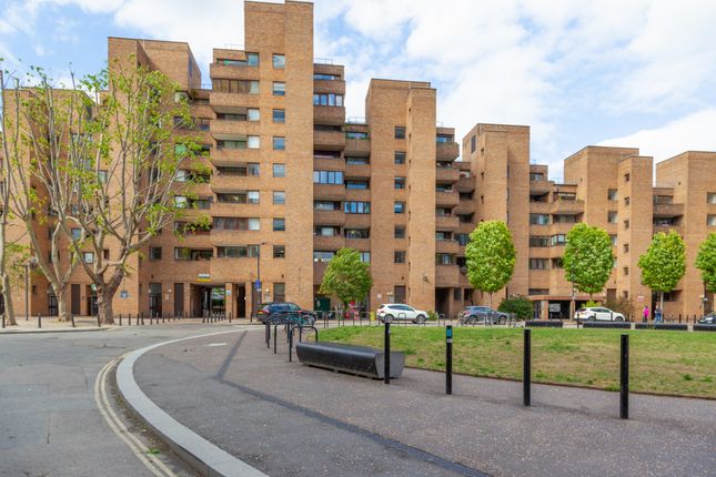 1 bed property, in Falcon Point, £600,000