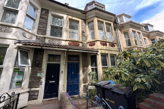3 bed property, in Manor Road, £295,000