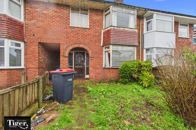 3 bed property, in Ravens Close, £95,000