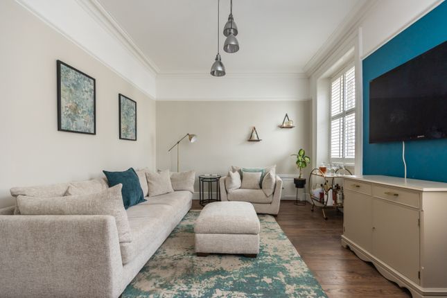 2 bed property, in 66 High Street, £160,000
