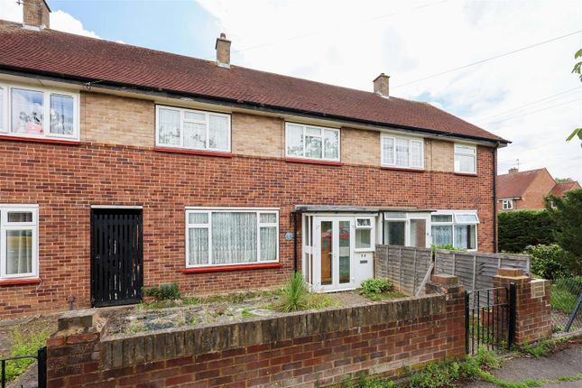 3 bed property, in Moorfield Road, £450,000