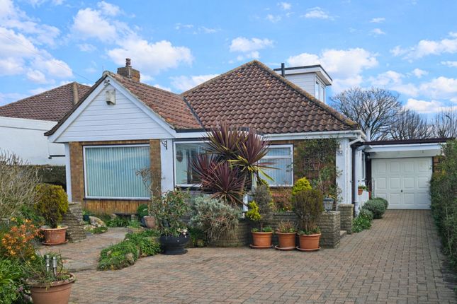 3 bed property, in Downsway, £450,000