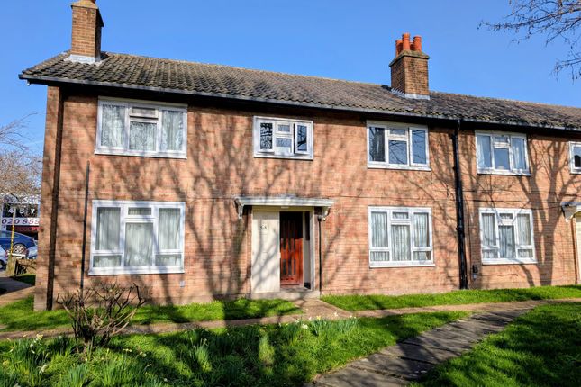1 bed property, in Huntings Farm, £185,000