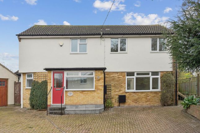 3 bed property, in Dundale Road, £725,000