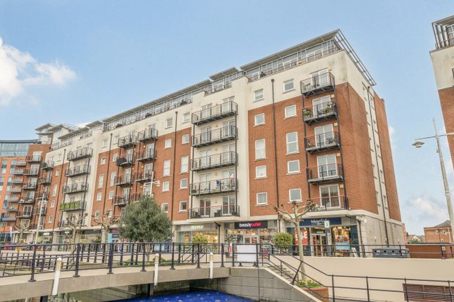 2 bed property, in The Canalside, £330,000