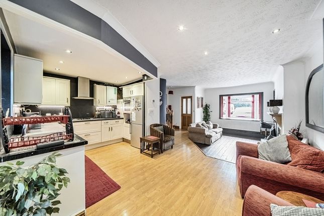 4 bed property, in Sydenham Road, £550,000