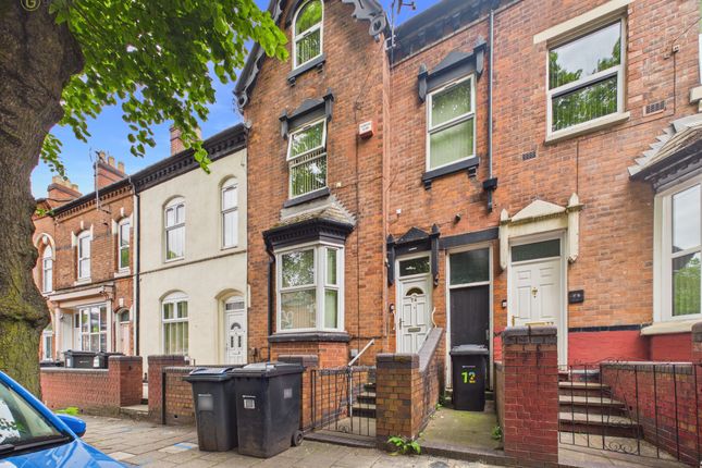6 bed property, in Murdock Road, £325,000