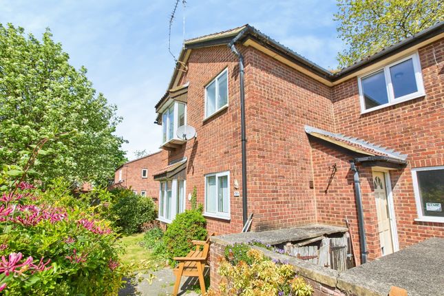 1 bed property, in Shaws Green, £85,000