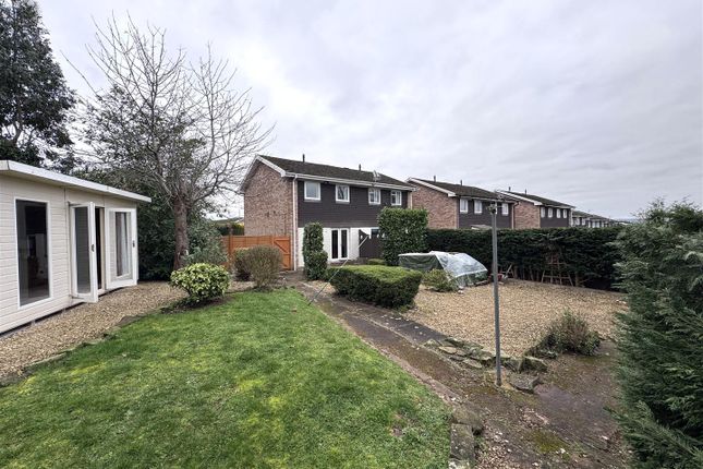 2 bed property, in Verschoyle Gardens, £225,000