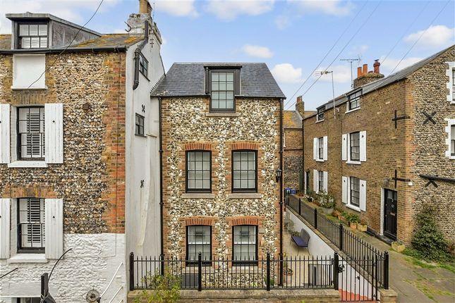 2 bed property, in Union Square, £375,000