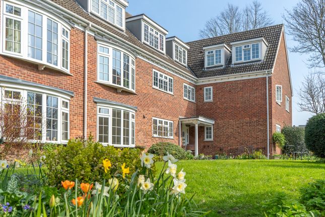 2 bed property, in Alma Terrace, £240,000