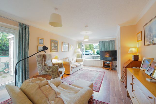 3 bed property, in Larch Way, £325,000