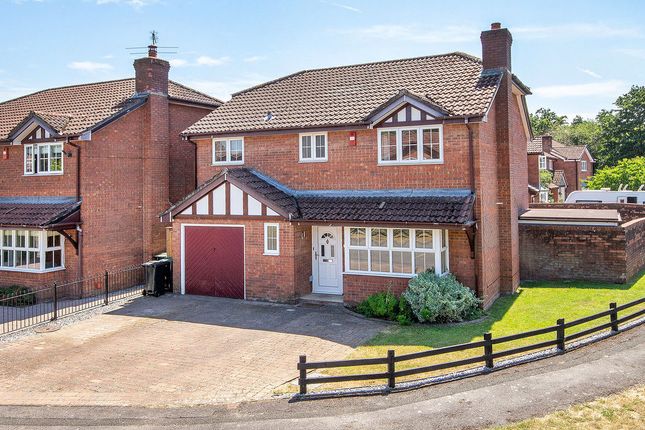 4 bed property, in Hunters Crescent, £535,000