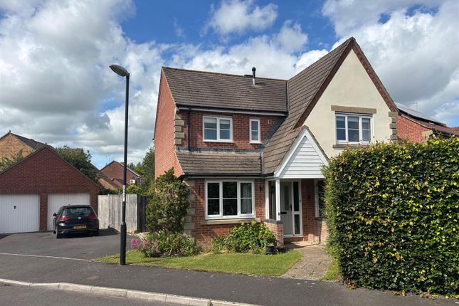 4 bed property, in Brionne Way, £475,000