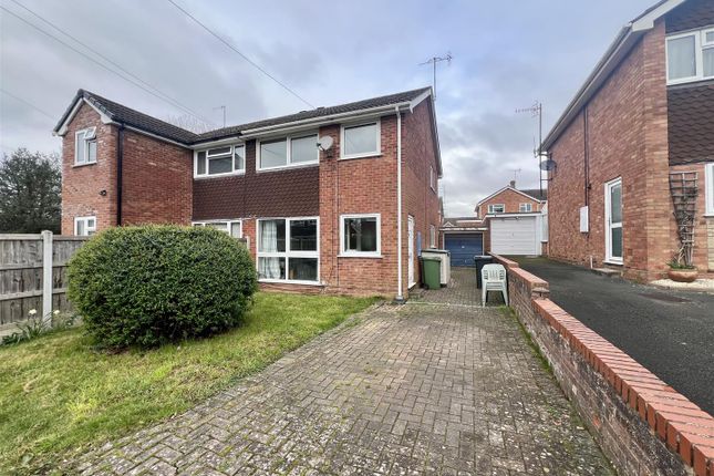 3 bed property, in White Horse Close, £230,000