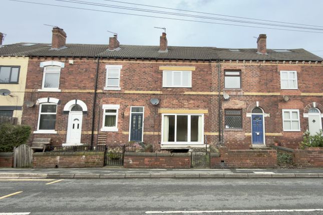 2 bed property, in Station Road, £140,000