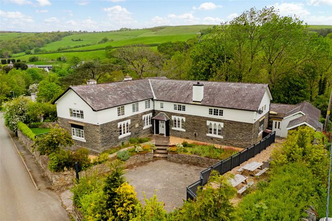5 bed property, in Denbigh, £650,000