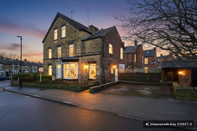 2 bed property, in Fitzwalter Road, £170,000