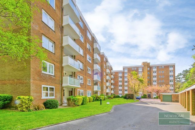 2 bed property, in Westerngate, £265,000