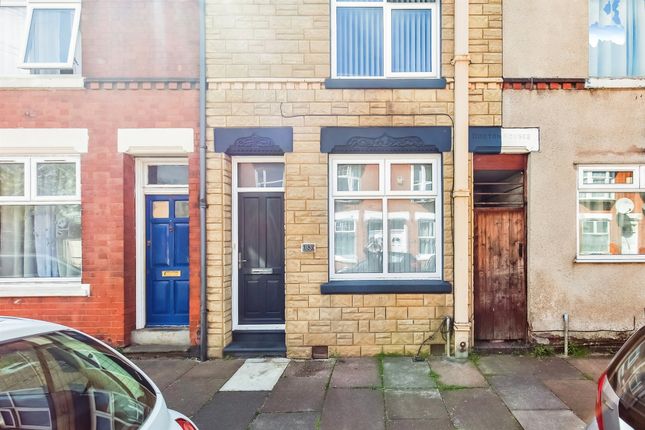 2 bed property, in Raymond Road, £170,000