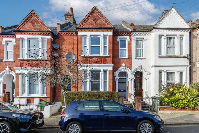 1 bed property, in Kingscourt Road, £225,000