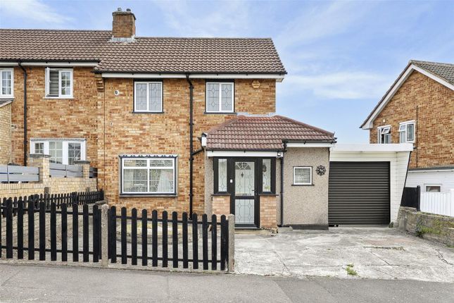 2 bed property, in Greenfields, £500,000