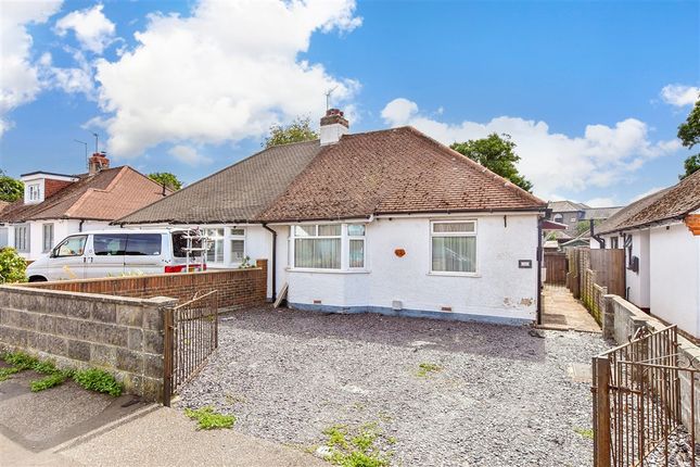 2 bed property, in Parklands Road, £300,000