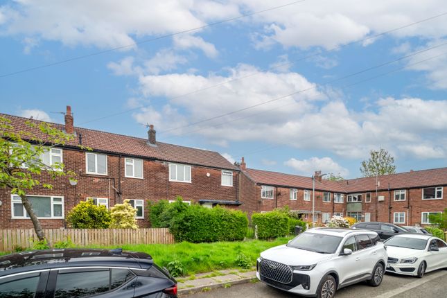 3 bed property, in Withins Close, £150,000