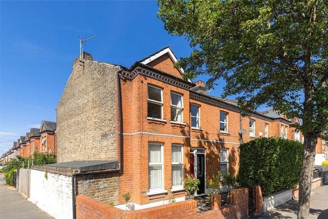 2 bed property, in Howberry Road, £425,000