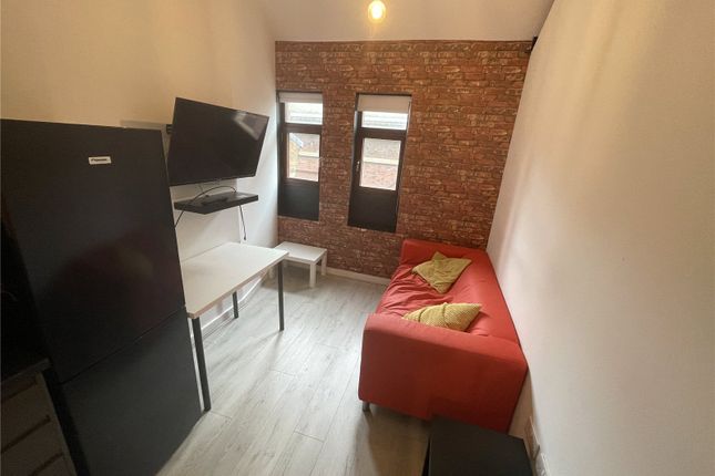 1 bed property, in Sir Thomas House, £80,000