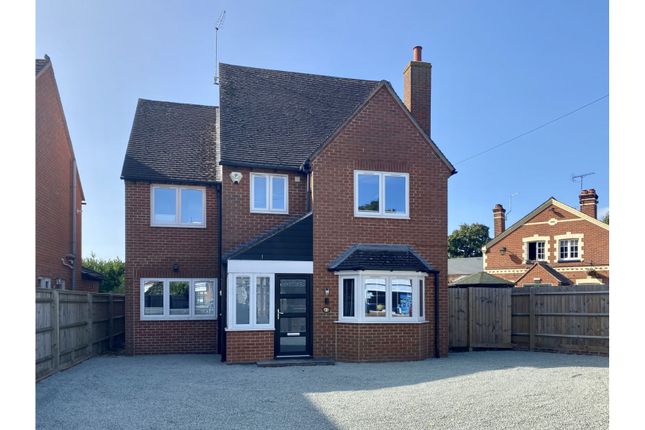 5 bed property, in Wantage Road, £649,000
