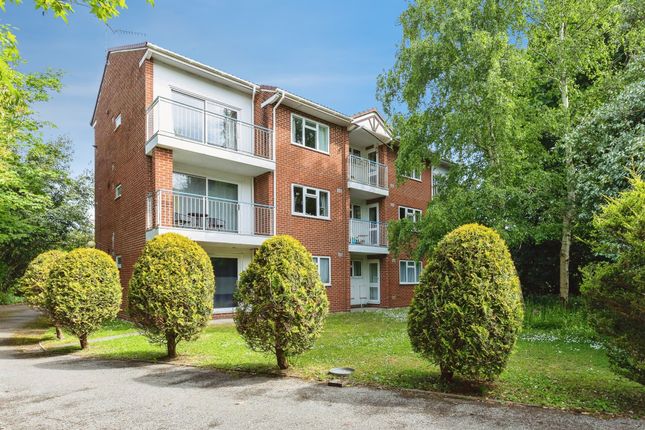 1 bed property, in Dean Park Road, £140,000