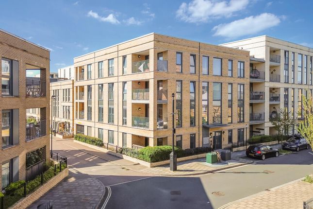 2 bed property, in Eythorne Road, £475,000