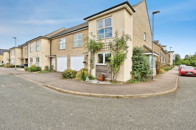 4 bed property, in Cranesbill Close, £500,000