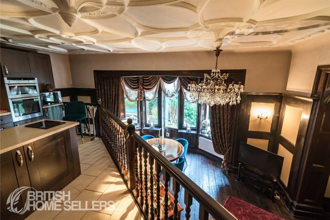 3 bed property, in The Ridge, £300,000