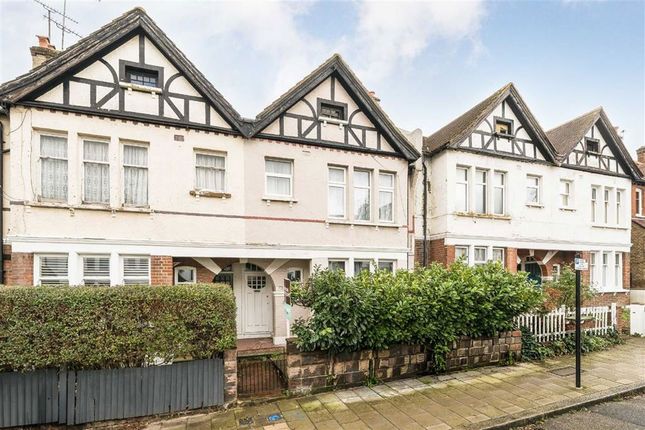 3 bed property, in Doverfield Road, £475,000