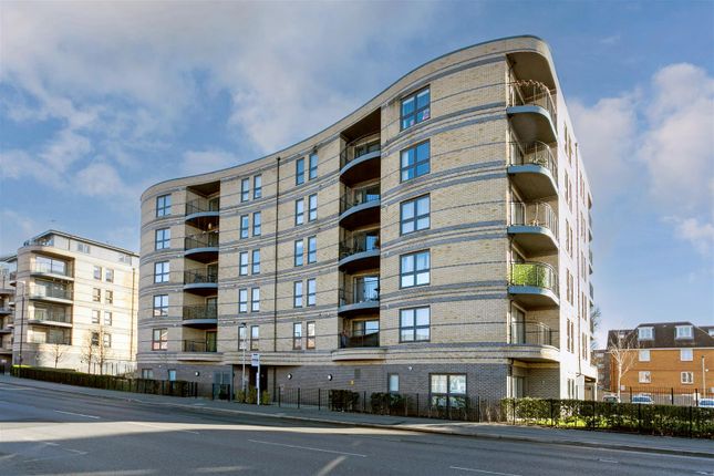 2 bed property, in Windsor Road, £314,950